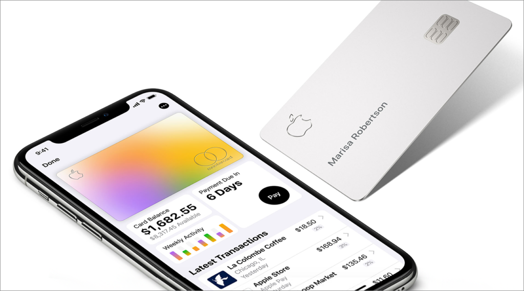 Apple Cardアプリ画面を表示するiPhoneとチタンカード